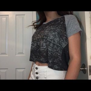 Super cute faded crop top with tiger on it !! 🐅